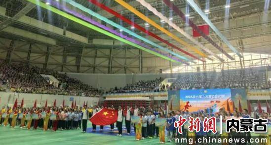 赠了体育器, 盟政协副主 赠了体育器, 盟政协副主